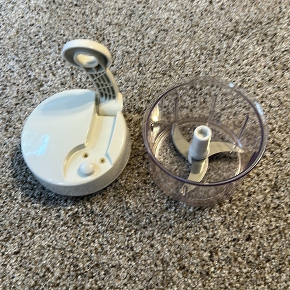 Pampered Chef Manual Food Processor, Like New - Picture 6 of 9